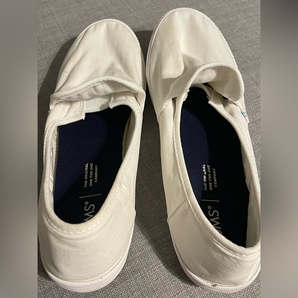 White Tom’s size 8 women’s - Picture 2 of 10